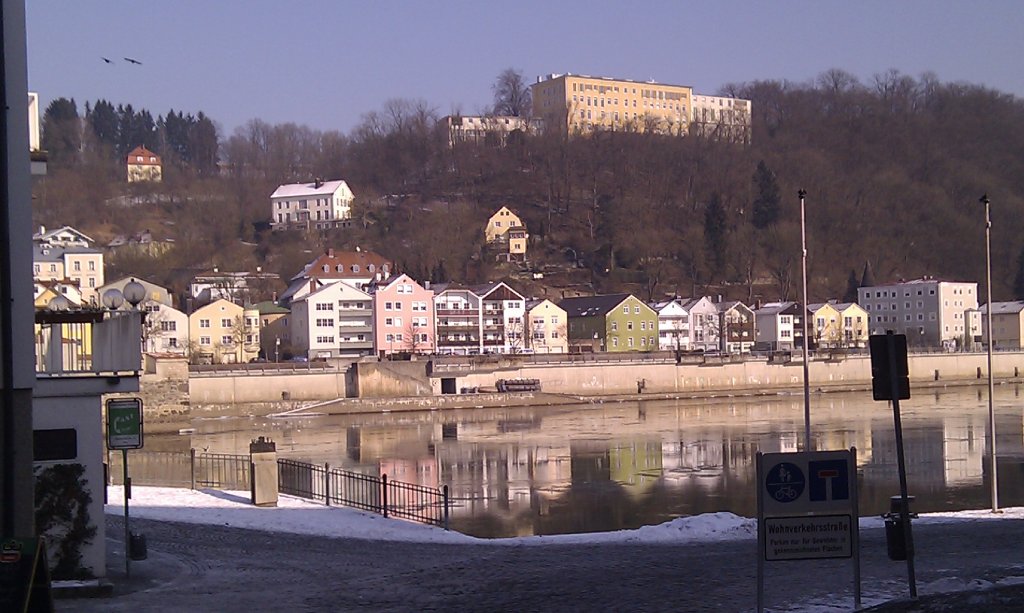 Häuserreihe am Fluss-featured_image